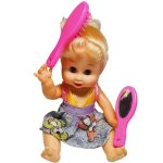 عروسک گوشواره دار